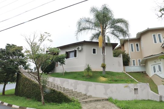 Casa de Condomínio para alugar com 3 quartos, 262m² em Jardim Indaia, Embu das Artes