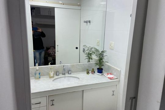 Banheiro de apartamento à venda com 4 quartos, 230m² em Pacaembu, São Paulo
