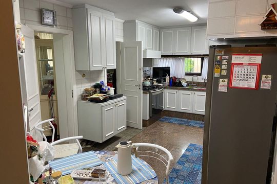 Cozinha de apartamento à venda com 4 quartos, 230m² em Pacaembu, São Paulo