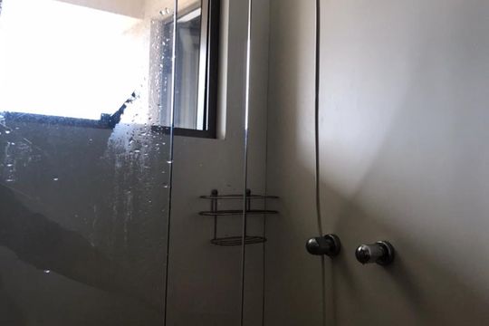 Banheiro de apartamento à venda com 1 quarto, 27m² em Brooklin Novo, São Paulo