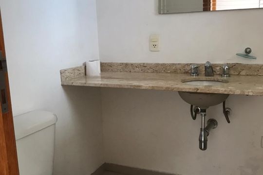 Banheiro de apartamento à venda com 1 quarto, 27m² em Brooklin Novo, São Paulo