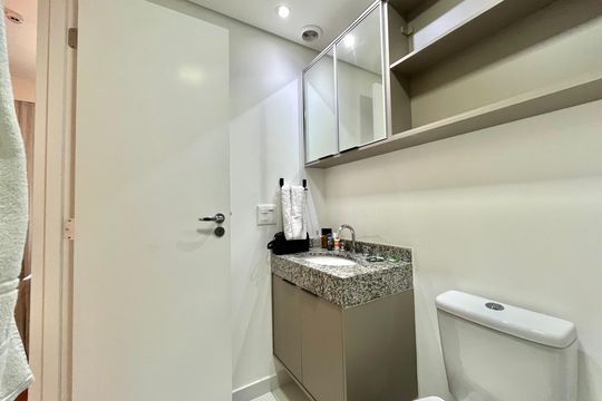 Banheiro de apartamento à venda com 1 quarto, 26m² em Vila Mariana, São Paulo