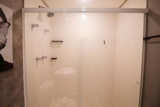 Banheiro de apartamento para alugar com 1 quarto, 27m² em Jardim Paulista, São Paulo