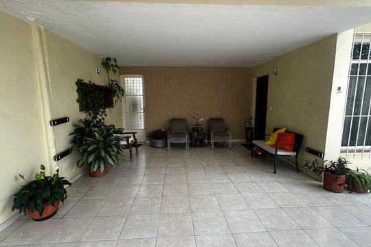 Garagem de casa para alugar com 6 quartos, 175m² em Jardim Maia, Guarulhos