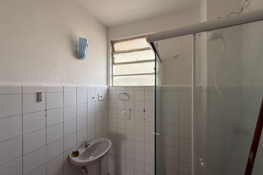 Banheiro social de apartamento para alugar com 1 quarto, 45m² em Barra Funda, São Paulo