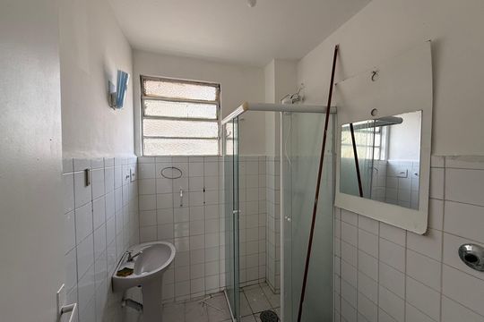Banheiro social de apartamento para alugar com 1 quarto, 45m² em Barra Funda, São Paulo