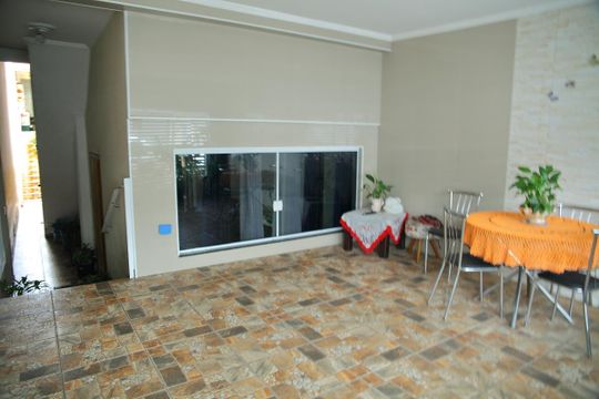 Garagem  de casa à venda com 3 quartos, 220m² em Alves Dias, São Bernardo do Campo