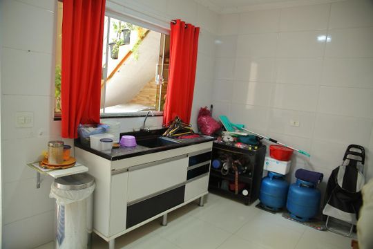 Cozinha da edícula  de casa à venda com 3 quartos, 220m² em Alves Dias, São Bernardo do Campo