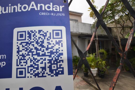 Placa instalada de casa para alugar com 1 quarto, 47m² em Madureira, Rio de Janeiro