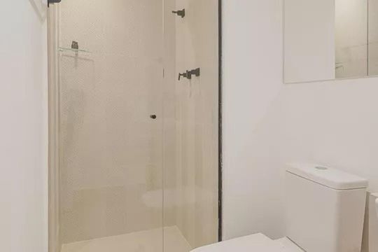 Banheiro de apartamento para alugar com 1 quarto, 34m² em Pinheiros, São Paulo