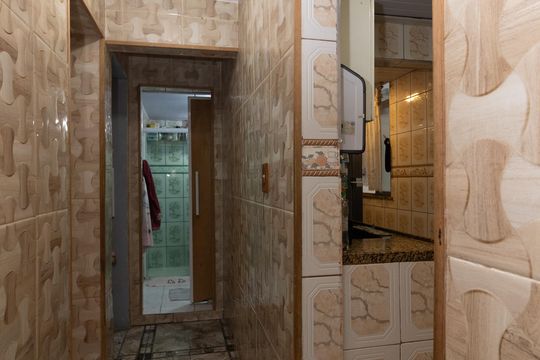 Corredor de apartamento para alugar com 2 quartos, 46m² em Padre Miguel, Rio de Janeiro