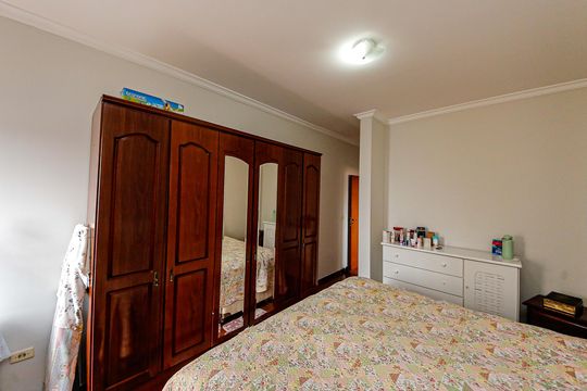 Casa à venda com 4 quartos, 193m² em Parque Independencia, São Paulo