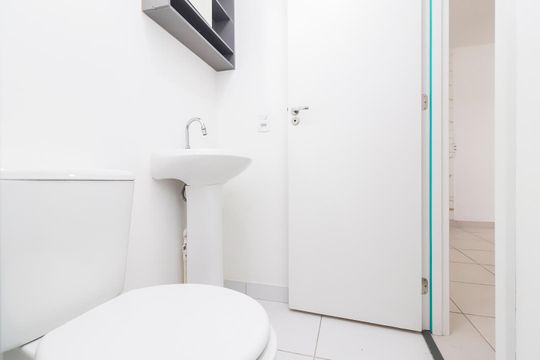 Banheiro de apartamento para alugar com 2 quartos, 32m² em Colônia (zona Leste, São Paulo