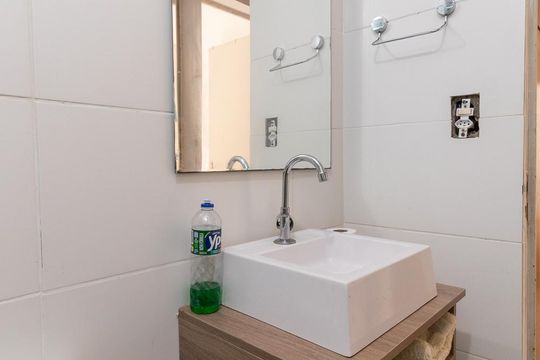 Banheiro de apartamento à venda com 2 quartos, 56m² em Jardim Artur Alvim, São Paulo