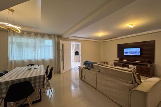Sala de casa de condomínio para alugar com 4 quartos, 280m² em Vargem Grande, Rio de Janeiro