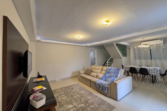 Casa de Condomínio para alugar com 4 quartos, 280m² em Vargem Grande, Rio de Janeiro