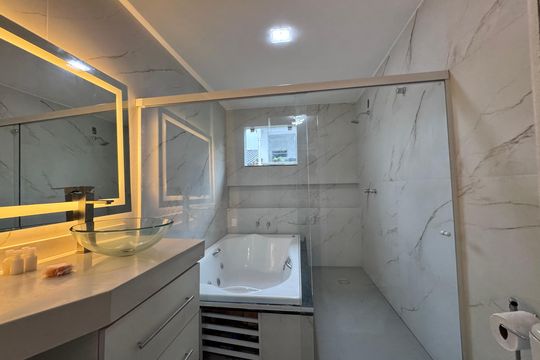 Suíte 1 - Banheiro de casa de condomínio para alugar com 4 quartos, 280m² em Vargem Grande, Rio de Janeiro
