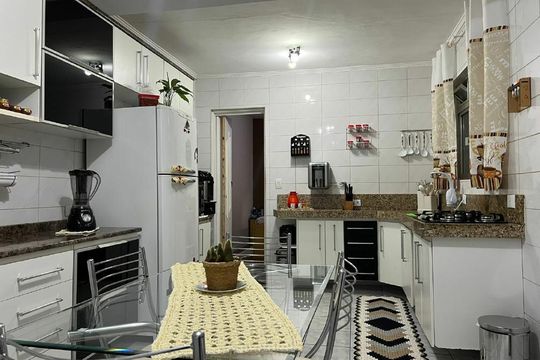 Casa à venda com 3 quartos, 125m² em Vila Mazzei, Santo André