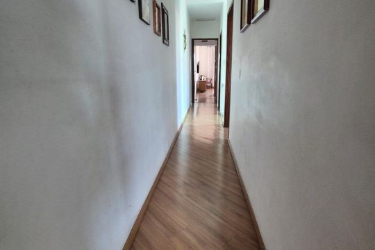 Corredor de casa à venda com 4 quartos, 180m² em Vila Romero, São Paulo