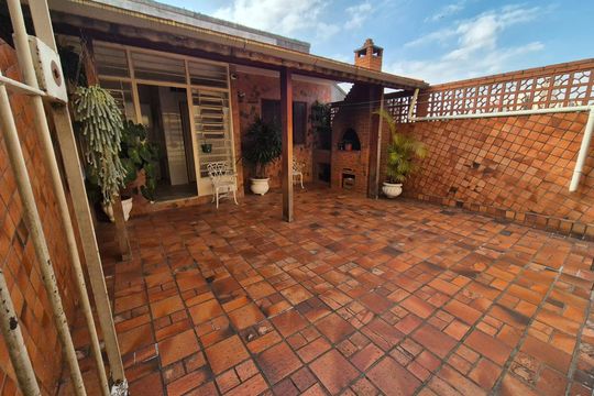 Área externa de casa à venda com 4 quartos, 180m² em Vila Romero, São Paulo