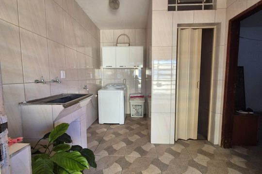 Área de serviço de casa à venda com 4 quartos, 180m² em Vila Romero, São Paulo