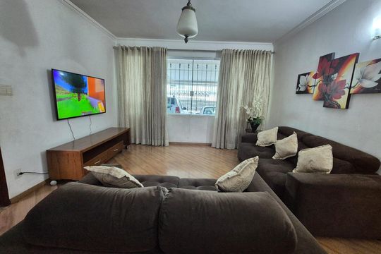 Sala de casa à venda com 4 quartos, 180m² em Vila Romero, São Paulo