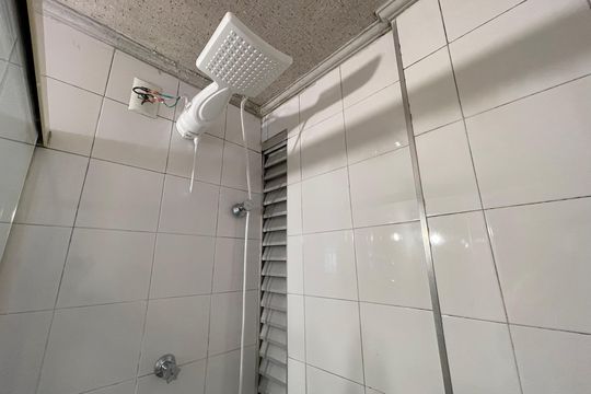 Banheiro social de apartamento à venda com 3 quartos, 70m² em Butantã, São Paulo