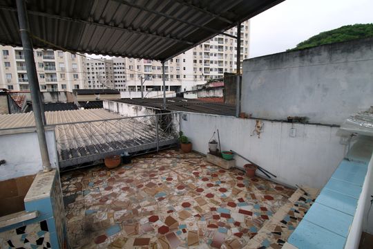 Terraço de casa para alugar com 2 quartos, 65m² em Vaz Lobo, Rio de Janeiro