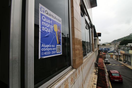 Placa de casa para alugar com 2 quartos, 65m² em Vaz Lobo, Rio de Janeiro