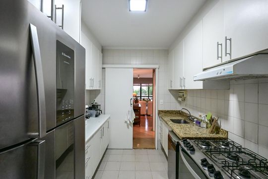Cozinha de apartamento à venda com 3 quartos, 130m² em Vila Andrade, São Paulo