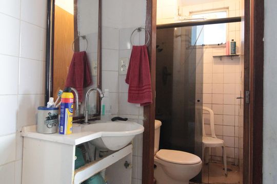 Banheiro de apartamento à venda com 2 quartos, 44m² em Jaqueline, Belo Horizonte