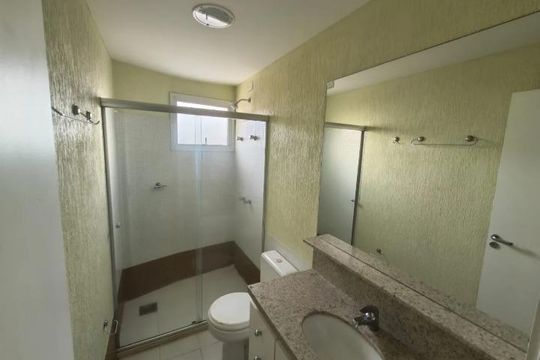Banheiro de apartamento para alugar com 1 quarto, 55m² em Centro, Uberlândia