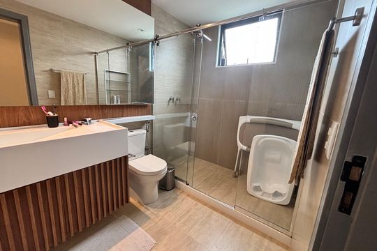 Banheiro do quarto 4 de casa de condomínio à venda com 4 quartos, 433m² em Vargem Grande, Rio de Janeiro