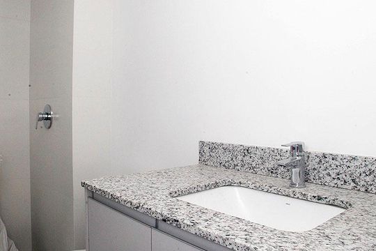 Banheiro de apartamento para alugar com 1 quarto, 30m² em Moinhos de Vento, Porto Alegre