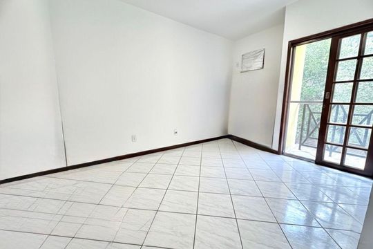 Sala de casa de condomínio à venda com 4 quartos, 120m² em Vargem Grande, Rio de Janeiro