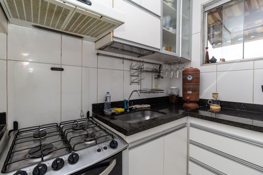 Cozinha de casa à venda com 2 quartos, 153m² em São João Batista, Belo Horizonte