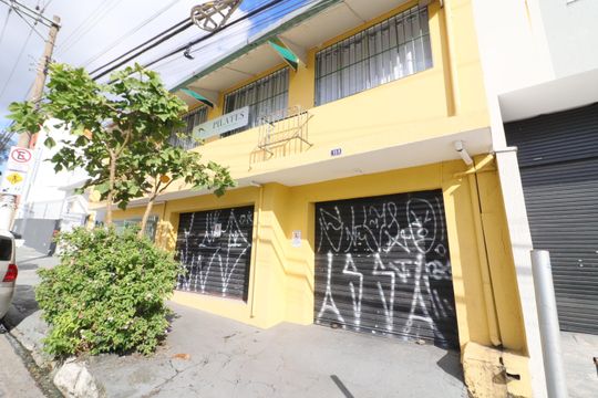 Fachada de casa à venda com 2 quartos, 171m² em Umuarama, Osasco