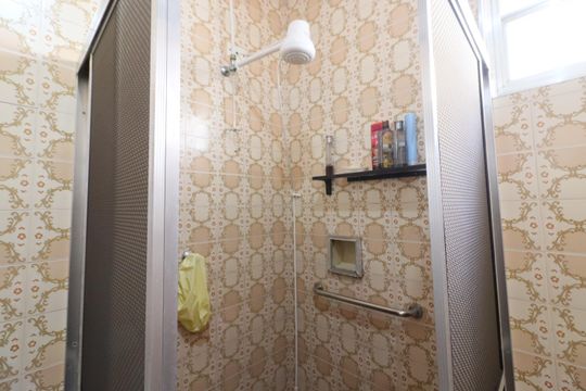 Banheiro de casa à venda com 2 quartos, 171m² em Umuarama, Osasco