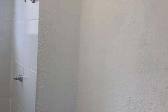 Banheiro  de apartamento à venda com 1 quarto, 40m² em Restinga, Porto Alegre