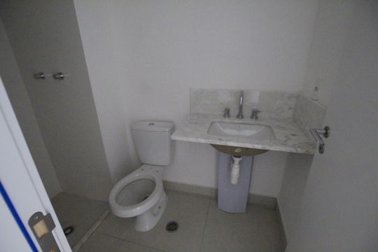 Banheiro de kitnet/studio à venda com 1 quarto, 24m² em Chácara Klabin, São Paulo