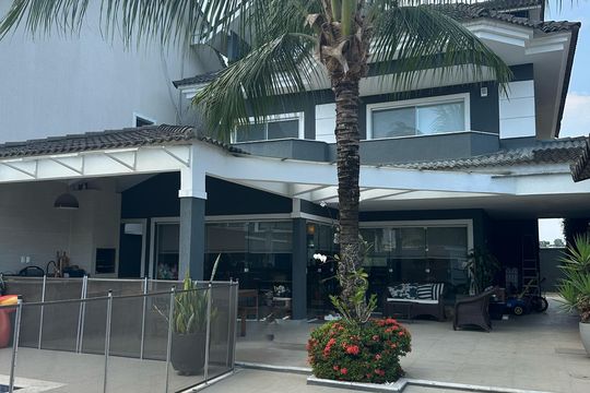 Fachada de casa de condomínio à venda com 4 quartos, 273m² em Recreio dos Bandeirantes, Rio de Janeiro