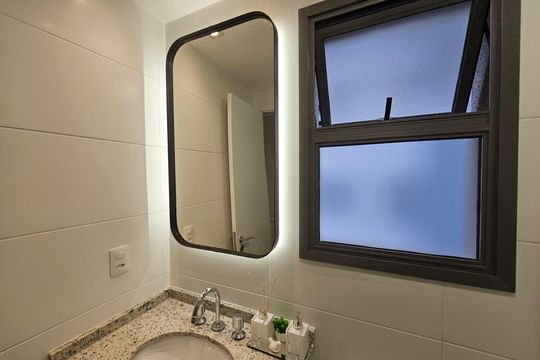 Banheiro de apartamento à venda com 1 quarto, 25m² em Vila Guarani (Zona Sul), São Paulo