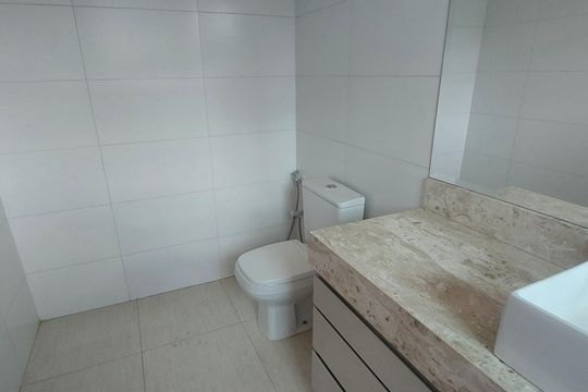 Banheiro de casa de condomínio à venda com 4 quartos, 323m² em Vereda das Gerais, Nova Lima
