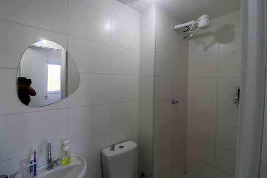 Banheiro de apartamento à venda com 2 quartos, 32m² em Jardim Celeste, São Paulo