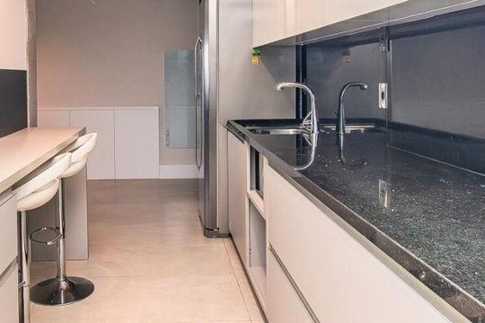 Cozinha de apartamento à venda com 1 quarto, 68m² em Petrópolis, Porto Alegre