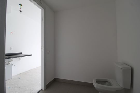 Banheiro de kitnet/studio à venda com 1 quarto, 24m² em Vila Olímpia, São Paulo