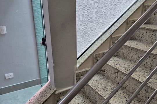 Escada de casa à venda com 3 quartos, 127m² em Parque da Vila Prudente, São Paulo