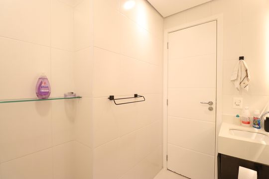 Banheiro Social de apartamento à venda com 2 quartos, 75m² em Lapa, São Paulo