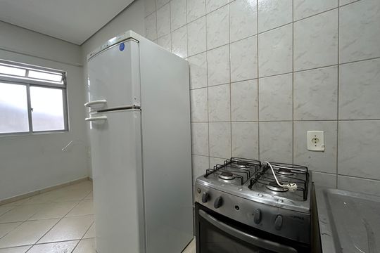 Cozinha de apartamento para alugar com 1 quarto, 35m² em Jardim Atlântico, Florianópolis