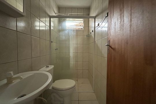 Banheiro de apartamento para alugar com 2 quartos, 70m² em Jardim Atlântico, Florianópolis